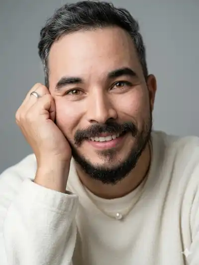 hand with Silver ring wearing and oversized ivory fleece sweater and thin blank rope  with single